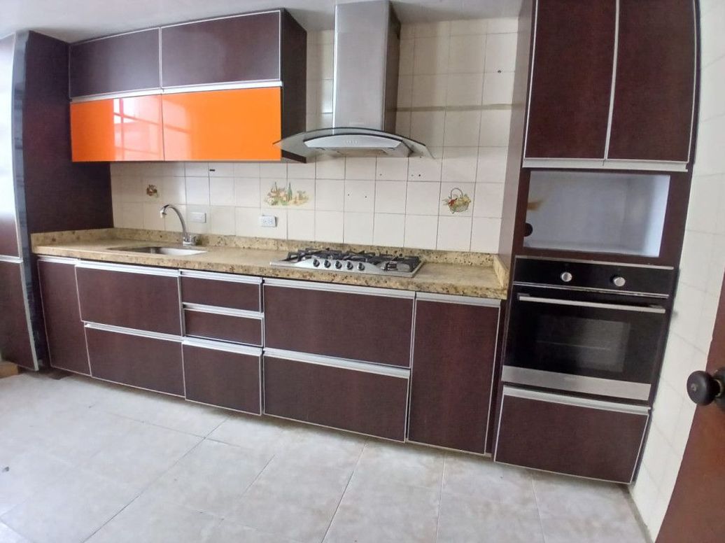 Casa de 7 alcobas en venta en San Joaquín, Bogotá, 663 m² · foto 6 de 13