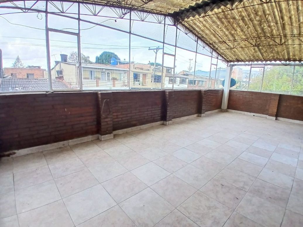 Casa de 7 alcobas en venta en San Joaquín, Bogotá, 663 m² · foto 10 de 13