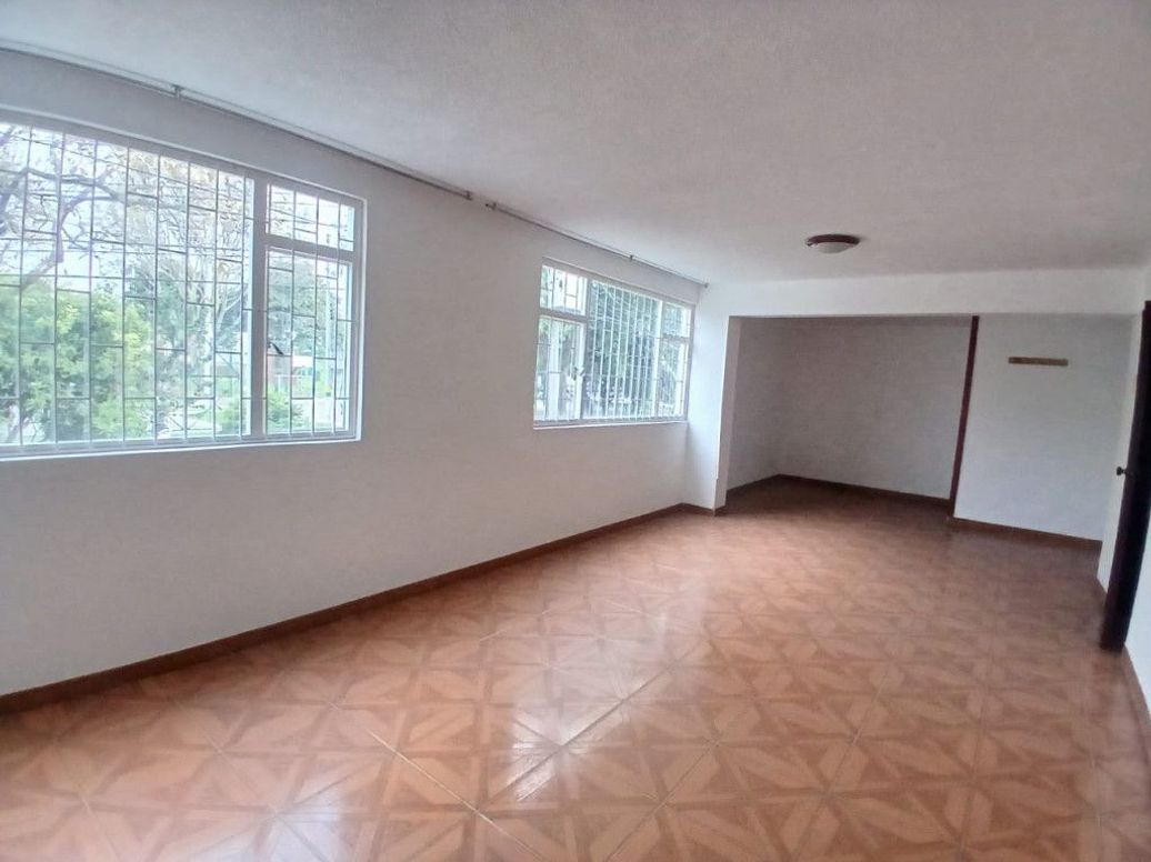 Casa de 7 alcobas en venta en San Joaquín, Bogotá, 663 m² · foto 5 de 13