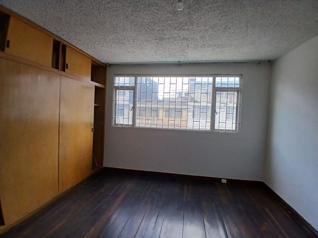 Casa de 7 alcobas en venta en San Joaquín, Bogotá, 663 m² · foto 3 de 13