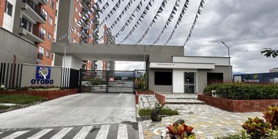Apartamento con dos parqueaderos y deposito en Club Residencial Otobo.

El apartamento consta de 2 habitaciones con closet, cocina integral, estudio, sala-comedor, zona de ropas, dos parqueaderos y deposito, además tiene cortinas y persianas en todas las ventanas del apartamento.