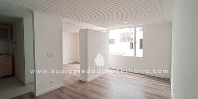 Apartamento en venta en Santa Bárbara, Usaquén.
Descubre este acogedor apartamento tipo estudio, ideal para vivir o invertir en una de las zonas más exclusivas del norte de Bogotá. Ubicado en un tercer piso, cuenta con 34,12 m² muy bien distribuidos, excelente iluminación natural y acabados modernos. Dispone de una habitación con clóset, un baño, cocina integral eléctrica, zona de ropas y pisos en madera laminada. Incluye parqueadero y cuarto útil. El edificio ofrece ascensor, salón social, zonas verdes, citófono, CCTV, parqueadero para visitantes y vigilancia 24 horas. Cercano a Carulla Pepe Sierra, Hacienda Santa Bárbara y el Parque Usaquén, con cómodas vías de acceso como la Carrera 11 y la Avenida Pepe Sierra. ¡Aprovecha esta oportunidad! Contáctanos. 1