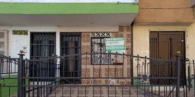 Agradable Aparta estudio ubicado en el sector de belen san Bernardo, en la carrera 72, piso 1, tiene un área de 15 metros aproximadamente. El inmueble se compone de un solo ambiente, 2 closet, 1 baño cabinado, cocina integral con red de gas y piso en cerámica.
Los datos de los inmuebles promocionados en la página web están sujetos a cambio y verificación de disponibilidad.