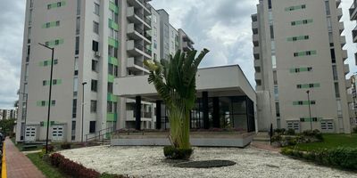 Jamundí. Venta de apartamento en la Unidad Residencial Carbonero en la Reserva. Es un cuarto piso, con balcón, vista interna. hermosos acabados, cuenta con cocina semi integral, barra estilo americano y zona de oficios independiente. Sala comedor, área flexible como sala de televisión que puede adaptarse como tercera habitación. Dos alcobas, principal con baño privado. Baños social completo. Parqueadero propio en plataforma. 

La unidad cuenta con seguridad permanente, zona social completa con piscina para adultos y niños, zona Bbqq, salón de eventos, cancha múltiple y amplias zonas verdes con juegos infantiles.

Excelente ubicación, cerca a avenidas principales, supermercados, centros comerciales, colegios y universidades.