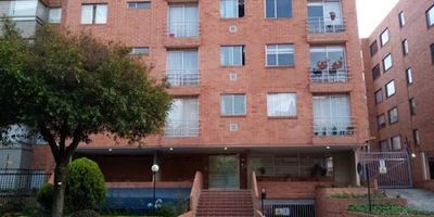 Descubre este moderno aparta estudio tipo loft de 34 m, ubicado en uno de los sectores más exclusivos y con mayor valorización de Bogotá. Diseñado para jóvenes profesionales e inversionistas, este espacio combina estilo, confort y funcionalidad. Cuenta con una amplia habitación, baño privado, parqueadero y depósito independiente. Vive o invierte en Cedritos, una zona estratégica con acceso a vías principales, centros comerciales, restaurantes y todo lo que necesitas a solo unos pasos. ¡No dejes pasar la oportunidad de tener tu espacio en una de las áreas más dinámicas y deseadas de la ciudad! Mayor información con Oskar Andrés Araujo Duran al teléfono 3189223042 o al correo oskar.araujoinmobiliariabogota.com el equipo de inmobiliaria Bogotá está comprometido a brindar una experiencia de vida excepcional para nuestros clientes desde el momento en que solicitan nuestros servicios y asesoría en nuestra comunidad.