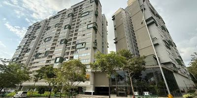 3 habitaciones 
2 baños
69 metros
Parqueadero
No bodega 
380.000.000
Deuda Davivienda 50.000.000 hipoteca