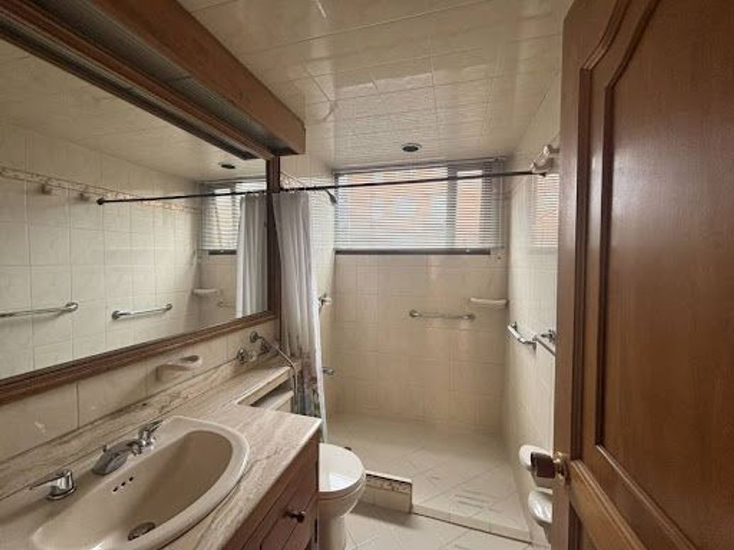 Apartamento de 3 alcobas en venta en Santa Bibiana, Bogotá, 244 m² · foto 15 de 18