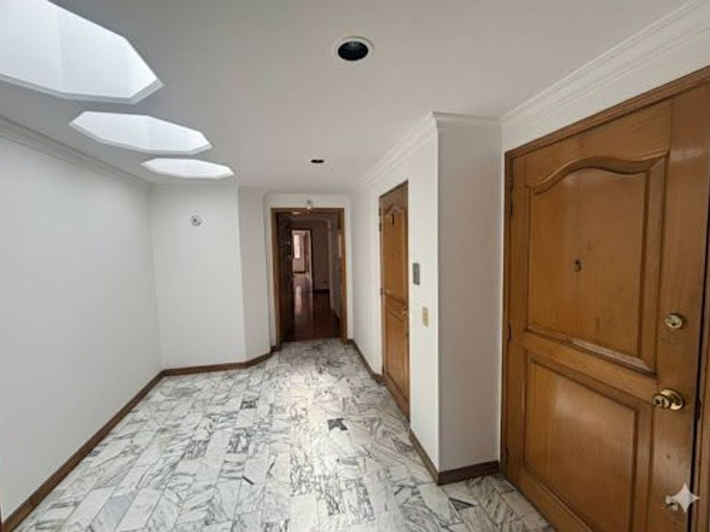 Apartamento de 3 alcobas en venta en Santa Bibiana, Bogotá, 244 m² · foto 5 de 18
