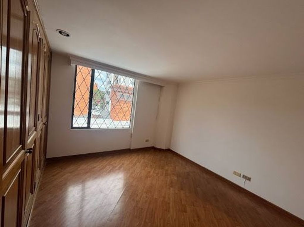 Apartamento de 3 alcobas en venta en Santa Bibiana, Bogotá, 244 m² · foto 11 de 18