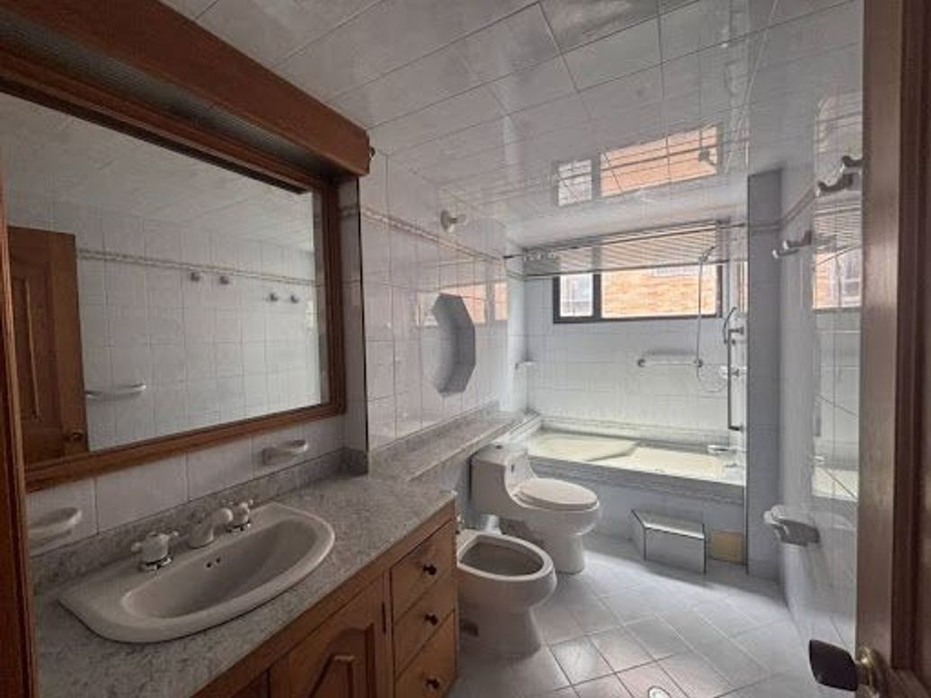 Apartamento de 3 alcobas en venta en Santa Bibiana, Bogotá, 244 m² · foto 14 de 18
