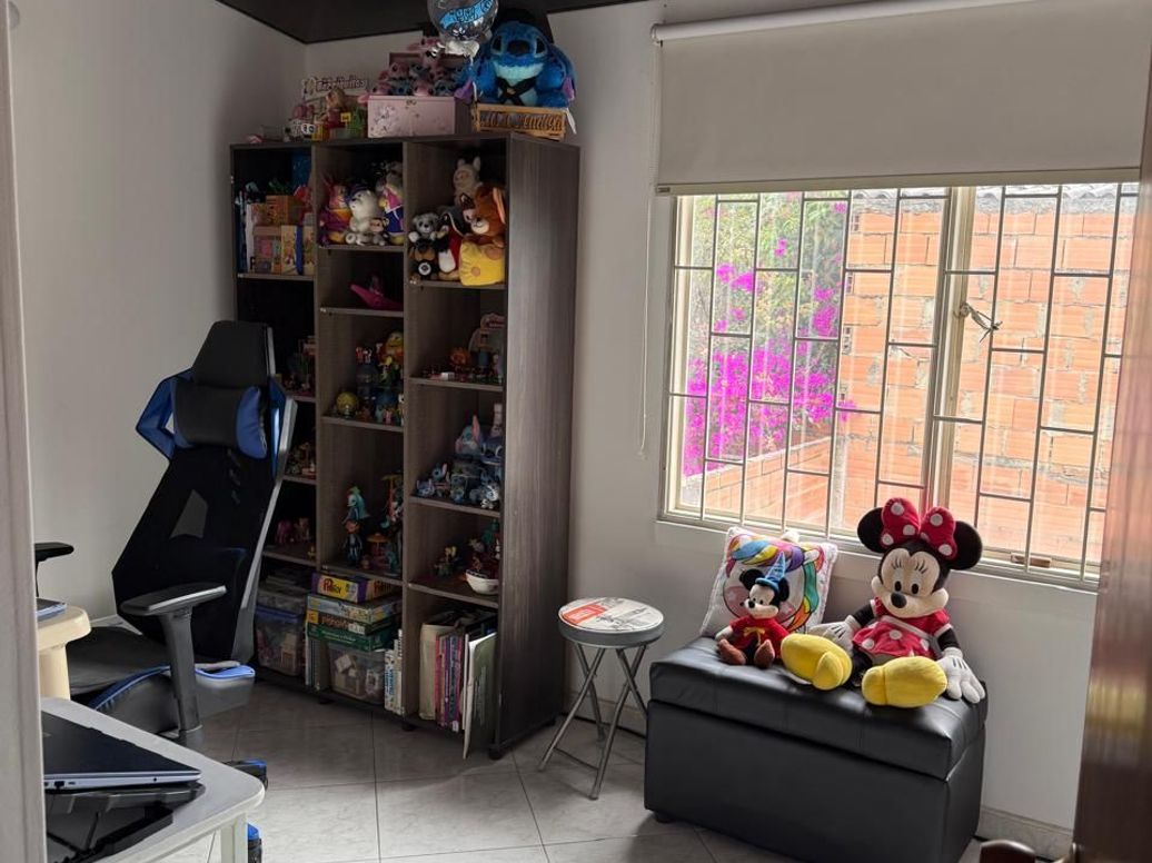 Casa de 3 alcobas en venta en Ub. Castilla, Bogotá, 165 m² · foto 17 de 18