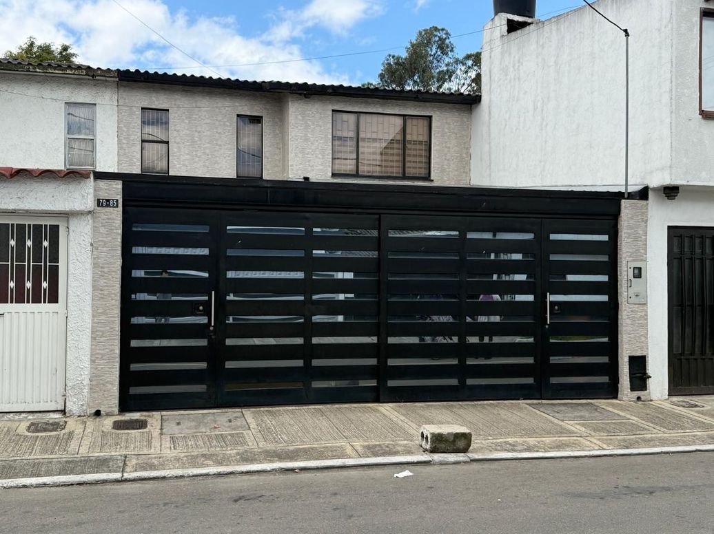 Casa de 3 alcobas en venta en Ub. Castilla, Bogotá, 165 m² · foto 2 de 18