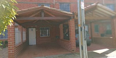 150 metros, 4 habitaciones, 3 baños, sala comedor, cocina semiintegral, pisos en ceramica, patio, garaje, gas por red, calentador.

cerca a centros comerciales, hospitales, supermercados, transporte publico.