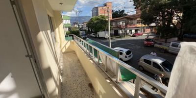Arriendo apartamento en la América, sector el Danubio, es un segundo piso sin ascensor en propiedad horizontal, la cocina es sencilla con espacios amplios en el apartamento, cerca a la calle San Juan.

 

Asesor Carlos Andrés Agudelo 3117233074
