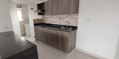Apartamento en arriendo de 78 m2, 3 habitaciones con espaldares de alcobas instalados, 2 baños, sala comedor, cocina semi integral, zona de ropas, piso 11, parqueadero y cuarto útil.  

En unidad cerrada, piscina climatizada, turco, sauna, salón social, gimnasio, zona de juegos infantiles, zona de mascotas, cancha polideportiva, portería 24 horas.

En zona residencial, unidad cerrada, cercano a universidad Católica del Oriente, colegios, Estadio Alberto Grisales, Transporte Publico, supermercados de cadena, tiendas de barrio, tiendas de mascotas y más. 

Con vías de acceso hacia san Antonio de Pereira, Llanogrande, Clínica Somer y centro de Rionegro. 
