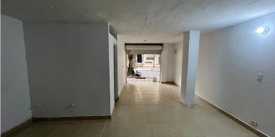 Local disponible para alquiler en Itagui, cuenta con espacio ideal para almacen, comidas, taller. Código de inmobiliaria No. 7496548
