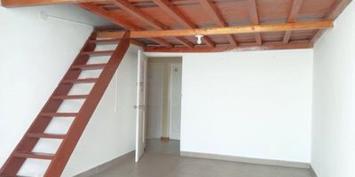 Local disponible para arriendo, ubicado en centro comercial de Rionegro, cuenta con un área de 25 m2, 1 baño, mezanine y ventanal, punto estratégico en excelente zona céntrica con gran afluencia de peatones. Ideal para tu negocio!