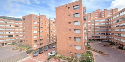 ¡Tu nuevo hogar te espera!
Disfruta de 108 m² de confort, amplitud y excelente distribución, en un espacio diseñado para brindarte bienestar y funcionalidad en cada rincón.
Características destacadas:
3 habitaciones con excelente iluminación natural
3 baños modernos
1 estudio
Ascensor entre pisos
Se entrega pintado de blanco
2 garajes independientes
Depósito de almacenamiento
Acogedora chimenea ideal para disfrutar en familia y cuenta con chapa digital.
Espacios generosos y bien distribuidos, perfectos para familias o quienes necesitan área adicional para teletrabajo u oficina en casa. Cuenta con ascensor entre pisos.
Este apartamento lo tiene todo: comodidad, estilo y una ubicación estratégica con acceso rápido a lo que necesitas para vivir con tranquilidad.
Disponible a partir del 1 de septiembre de 2025 ¡Pregunta por la ubicación y agenda tu visita hoy mismo!