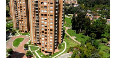 Area 204 mts, vendo hermoso apartamento remodelado, quinto piso exterior, amplia vista vista al lago, excelente iluminacion, sala comedor con terraza, dos estudios, un estudio era cuarto y baño de servicio el cual se puede acondicionar nuevamente, chimenea, baño social, cuatro habitaciones, principal con baño y  dos habitaciones con baño privado y otra habitacion con terraza, cocina cerrada, zona de lavanderia, dos parqueaderos en linea y un deposito, el conjunto es club housse: piscina, sauna y turco, gimnasio, salon social, salon de juegos para niños, juegos infantiles, sendero peatonal, parqueaderos de visitantes, etc, cerca a centros comerciales, colegios, etc, apts - c- dos  TT
