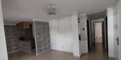 Tu nuevo hogar te espera en La America! Apartamento en arriendo de 70 m con espacios comodos, luminosos y perfectamente distribuidos para tu confort. Cuenta con tres habitaciones con closet, dos banos, sala-comedor, balcon, cocina integral, patio, zona de ropas y parqueadero. Su ubicacion estrategica te conecta con todo lo que necesitas: Universidad Adventista, Parroquia Santa Rita de Casia, Colegio Corazonista de Medellin, locales comerciales y vias principales, con excelente acceso al transporte publico y rutas integradas. Comodidad, ubicacion y calidad de vida se unen en este espacio ideal para vivir plenamente!