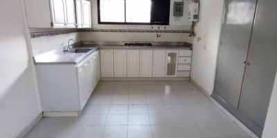 Amplia y cómoda casa en arriendo, sector Belén Rosales, para vivienda y comercio, 2do piso. Consta de: 200 mtrs2, cocina integral con red de gas, 3 baños con tina a gas, sala comedor con balcón, 5 alcobas cada una con closet, 1 patio y pisos en cerámica.

El canon de arriendo para vivienda es de $ 3.700.000 y para comercio de $ 4.200.000

¡Agenda ya tu cita para conocerla.

Arrendamientos Promobienes Ltda. 604 2500481 318 5816599