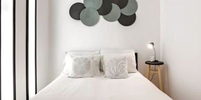 Se vende una propiedad en Chapinero, Bogotá D.C., Pardo Rubio. El inmueble cuenta con 2 habitaciones, 2 baños y 1 parqueadero. Fue construido en el año 2018 y tiene una superficie total de 100m², de los cuales 80m² están techados. La propiedad se encuentra en excelente estado. La dirección exacta es Carrera 13 en la Carrera 0. La ubicación geográfica es en coordenadas -74.065503, 4.637732. La propiedad está disponible para la venta por un valor de 20,000,000 COP. DSD-927 
