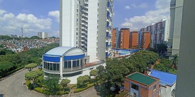 ¡Increíble apartamento en venta en Floridablanca! ? Este acogedor inmueble de 69.45m² cuenta con 2 habitaciones, 2 baños completos, cocina integral y star de TV, que lo puedes convertir en una tercera habitación. ?️? Además, tiene parqueadero cubierto, una Bodega grande y balcón con hermosa vista . ?? En un conjunto cerrado con gimnasio, piscina, juegos infantiles y cancha múltiple. ?️‍♂️?‍♀️? ¡No te pierdas la oportunidad de vivir en este lugar cerca a la clínica Foscal, Fosunab, Centros Comerciales  de Cañaveral, lleno de comodidades! ? ¡Contáctanos ya y hazlo tuyo! ??