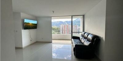 De 88 m2 , sala comedor, cocina integral, zona de ropa, 3 alcobas, estudio, 2 baños, balcon, parqueadero carro cubierto, cuarto util.

La unidad cuenta con porteria las 24 horas, salon social, piscina, turco, jacuzzi, cancha sintetica, BBQQ, zonas verdes, juegos infantiles,

Cerca al colegio Liceo Antioqueño, centro comercial Fabricato.

Intermobiliaria Poblado S.A.S