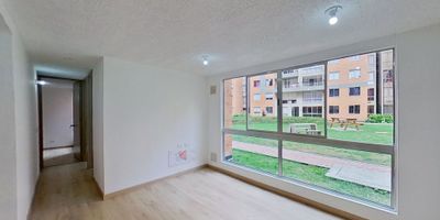 Este apartamento de 46 m² combina comodidad, buena iluminación y una distribución súper práctica. Perfecto para quienes buscan un espacio moderno, funcional y en un conjunto que realmente ofrece calidad de vida. Está muy bien cuidado y listo para entregar.

CARACTERÍSTICAS DEL INMUEBLE
Área 46 m² // 3 habitaciones // 2 baños // Parqueadero propio // Estrato 3 // Cocina integral // Calentador // Zona de lavado // Baño en la habitación principal

CARACTERÍSTICAS DEL CONJUNTO
Zonas verdes // Parque infantil // Zona social // BBQ
