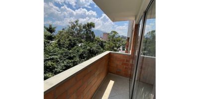 Si estás buscando un lugar cómodo y acogedor para vivir, este apartamento en Envigado, Antioquia es perfecto para ti. Ubicado en una de las zonas más tranquilas y seguras de la ciudad, este apartamento cuenta con una amplia área construida de 95 M2, así como una. Con sus 3 alcobas y 2 baños, este inmueble es ideal para una familia o profesionales que buscan un espacio cómodo y funcional. Código 9615198.

 
