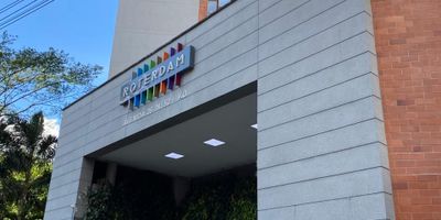 Inmueble ubicado en el sector de Navarra, en la urbanizacion ROTERDAM, este inmueble cuenta con una buena ruta de acceso, excelentes acabados y buenos espacios.
3 alcobas
2 baños
sala comedor
cocina integral
zona de ropa 
balcon
parqueadero
cuarto util 