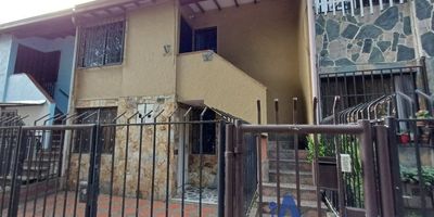 contrato por 6 meses Arrienda Integridad, inmobiliaria experta en administración y arrendamientos de apartamentos, casas, locales, bodegas y oficinas, Medellín y toda el área Metropolitana.