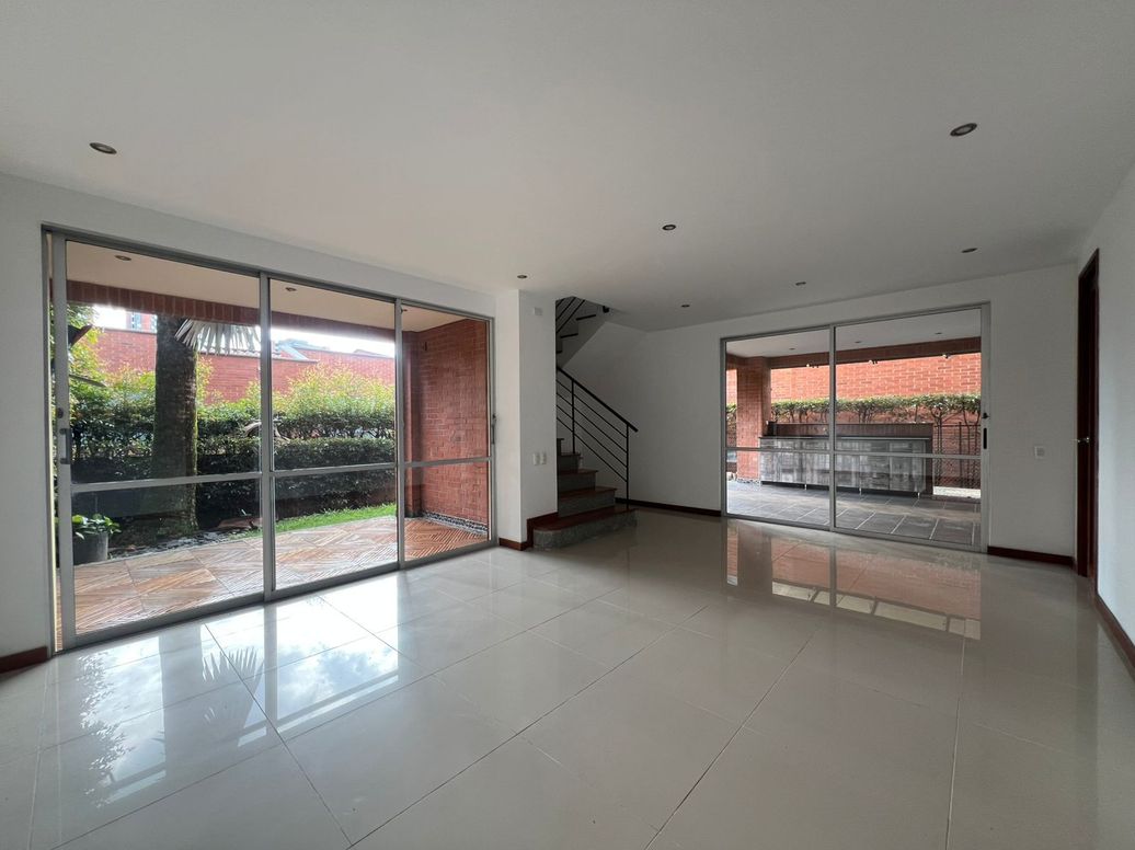Casa en Arriendo o venta en Alto de Misael, Comuna 3, Envigado en Alto De Misael