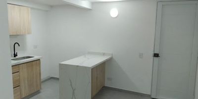 hermoso apartamento de 56 metros distribuidos en  3 habitaciones , 2 baños, sala comedor, zona de ropas , estudio , balcón con excelente vista en unidad cerrada con piscina de adultos y niños, turco , gimnasio, canchas y parqueadero comunal cubiertos  