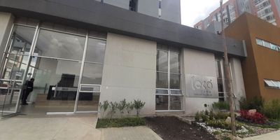 Apartamento en arriendo ubicado en el sector de Lagos de Torca en el conjunto Leco City , con vista Exterior ubicado en un doceavo piso, con un área construida de 40 mts2 , con excelente ubicación cerca de avenidas principales como son Autopista Norte , Calle 199  con facilidad al transporte público cerca de zonas comerciales, zonas verdes, colegios y sitios de interés. Cuenta con una muy buena iluminación natural, 2 habitaciones, 1 baño, sala independiente de comedor , cocina integral , Zona de lavandería independiente . El Conjunto Residencial cuenta con, salónes sociales, Parque Infantil , BBQ. Cod: 5140