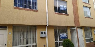 CASA INTERNA, CON EXCELENTES ACABADOS, AMPLIO EN TODOS SUS ESPACIOS, CUENTA CON BUENA ILUMINACION Y VENTILACION NATURAL. 