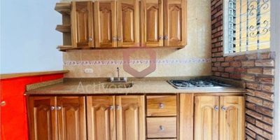 Arriendo  casa en unidad abierta en el Municipio de la Ceja cerca al Centro comercial Viva la Ceja, con un área de 120 mt² 3 alcobas, 2 baños completos, 1 Vestier, 2 closets, sala comedor, cocina integral abierta, zona de ropas, patio, parqueadero, restaurante y tienda dentro del conjunto.
Información sujeta a cambios. Las imágenes de muebles, enseres, decoración y demás elementos son una referencia. Arrienda Activos y Bienes, Inmobiliaria experta en administración, arrendamiento y venta de apartamentos, casas, locales, bodegas y oficinas en el Oriente Antioqueño, Medellín y toda el área Metropolitana.