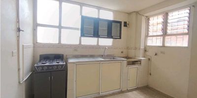 Apartamento en Arriendo en Bello, Sector La Buena Esquina

 

¡Descubre este apartamento cómodo y bien ubicado en un sector residencial de Bello!

 

Características:

 

Interno

3 habitaciones amplias

Sala comedor amplia e iluminada para reuniones familiares

Cocina sencilla pero funcional

Zona de ropa práctica para mantener tu ropa organizada

Red de gas interno para mayor eficiencia

 

Ubicación:

 

Sector La Buena Esquina, Bello, cerca de:

 

- Restaurantes y cafeterías

- Tiendas y supermercados

- Parque de Bello

- Instituciones educativas

- Choza Marco Fidel Suárez

- Todo lo que necesitas

 

Ventajas:

 

Apartamento cómodo y bien ubicado

Cercanía a restaurantes, tiendas y supermercados

Fácil acceso a transporte público

Ubicación segura y tranquila

 

No te pierdas esta oportunidad de vivir en un lugar cómodo y bien ubicado. Contáctanos para agendar una visita y hacerlo tuyo.

 

Código: N1603
