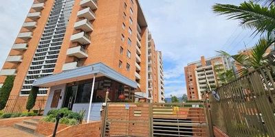 Apartamento ubicado en el sector de Ciudad salitre , cerca a salitre plaza y plaza claro y Ktronix, excelente iluminación , espacios , ventilación , 3 habitaciones , 3 baños uno con tina  , sala comedor grande, estudio , cocina integral amplia ,  zona de lavandería,  parqueadero doble lineal , conjunto club house , admin incluida.