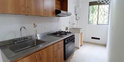 Apartamento en unidad cerrada, sector La Inferior, fácil acceso para llegar y cerca al Mall Verona, CC El Tesoro, Zona 2. Facil acceso a la 34. Facilidad de acceso a rutas de transporte publico. La unidad cuenta con: Piscina, salón social y juegos infantiles, portería 24 horas, citofonia virtual y circuito cerrado de tv.