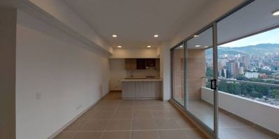 Apartamento en arrendamiento, en el sector de Ciudad Del Río en el Poblado. Las zonas comunes se encuentran en construcción y las entregan en diciembre, piscina, gimnasio, salón social, salón infantil, salón de juegos, coworking y zona de mascotas. Es un apartamento de amplios y cómodos espacios, excelente iluminación natural, todo dentro de un entorno familiar y tranquilo, en unidad cerrada, cercana al museo de arte moderno y ubicado en una zona estratégica de la ciudad, en la que podrás tener facilidad de acceso a restaurantes y abordaje a rutas de transporte público para un desplazamiento ágil en la ciudad. 