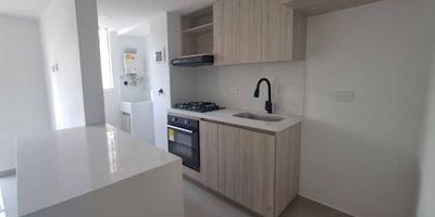 Apartamento en renta – Barrio San José, Sabaneta

Área aproximada: 60 m²
Distribución:

3 habitaciones

3 closets

2 baños

Cocina integral

Red de gas

Calentador

Zona de ropas

Piso en cerámica

Balcón y ventanal

Unidad cerrada con zonas comunes.
Ubicado en San José, Sabaneta, sector residencial tranquilo, con excelente acceso a transporte público, comercios y zonas verdes.