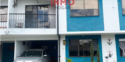 ? Casa en venta en Milán – Dosquebradas 

InmoHogar te presenta esta hermosa casa de dos niveles ubicada en el sector de Milán, una zona residencial tranquila, segura y con excelente ubicación, cerca de supermercados, droguerías, zonas comerciales, centros comerciales, transporte público y principales vías de acceso.

✨ Distribución del inmueble:

Primer nivel:

? Sala y comedor independientes

? Cocina integral moderna

? Patio de ropas con techo corredizo

? Baño social

? Bodega

Segundo nivel:

? 3 cómodas habitaciones (dos con balcón)

? Estudio

? 2 baños

✨ Área construida: 104 m²

✨ Parqueadero privado

? Zonas comunes:

Cancha múltiple, juegos infantiles, sendero ecológico, zonas verdes, gimnasio y vigilancia 24 horas.

Administración: $300.000

? Ideal para quienes buscan comodidad, buena ubicación y excelente valorización en Dosquebradas.

? ¡Agenda tu visita hoy mismo y conoce esta gran oportunidad!

✨ DESCUBRE TU NUEVO HOGAR CON INMOHOGAR ✨
