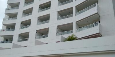 Apartaestudio para inversion ubicado en el norte de la ciudad de ambiente fresco y luz natural durante el día. Consta de 58 mts2, compuesto por sala comedor, una alcoba, cocina integral, balcón, garaje cubierto. Edificio ofrece vigilancia, salón social , ascensor. Bien ubicado cerca a  clínicas, tiendas, restaurantes, supermercados.