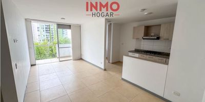 Apartamento en Venta – Dosquebradas, Risaralda | Conjunto Cerrado

InmoHogar presenta este excelente apartamento ubicado en una zona estratégica de Dosquebradas, ideal para quienes buscan comodidad, seguridad y una excelente calidad de vida. Su diseño funcional y moderno permite disfrutar de espacios amplios y bien distribuidos.

✅ Características del Apartamento


 
 Área construida: 78 m²
 
 
 3 habitaciones amplias con clóset
 
 
 2 baños completos
 
 
 Sala–comedor con excelente iluminación
 
 
 Balcón amplio con vista panorámica
 
 
 Cocina integral con mesón en granito y muebles superior e inferior
 
 
 Zona de ropas independiente
 
 
 Calentador de agua
 


? Características del Conjunto


 
 Piscina
 
 
 Zonas BBQ
 
 
 Gimnasio
 
 
 Cancha múltiple
 
 
 Salón social
 
 
 Parques infantiles
 
 
 Amplias zonas verdes
 
 
 Excelente urbanismo
 
 
 Seguridad 24/7
 


? Ubicación Estratégica

Ubicado en un sector privilegiado que ofrece:


 
 Supermercado
 
 
 Droguería y farmacia
 
 
 Mall de comidas
 
 
 Zona comercial
 
 
 Fácil acceso a avenidas principales
 
 
 Transporte público cercano
 


Una excelente oportunidad para vivir en un entorno moderno, seguro y rodeado de todas las facilidades urbanas que tu familia necesita. ? Agenda tu visita ahora y recibe asesoría personalizada. ¡No dejes pasar esta oportunidad!

✨ DESCUBRE TU NUEVO HOGAR CON INMOHOGAR ✨
 
