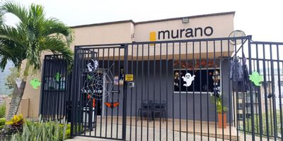 GESPRON alquila hermoso apartamento en el oeste de Cali, ubicado en el Conjunto Residencial Murano, sector Aguacatal.
Apartamento en séptimo piso con ascensor, con parqueadero comunitario.
Cuenta con una sala comedor amplia e iluminada con balcón y vista exterior, cocina integral tradicional, tres habitaciones con clósets de piso a techo, la principal con baño privado, baño social completo y zona de oficios con instalación para lavadora, con excelente ventilación natural.

El conjunto ofrece piscina para adultos y niños, salón social, gimnasio, zona BBQ, juegos infantiles y vigilancia 24 horas, brindando un ambiente seguro y confortable para toda la familia.

Ubicado en una de las zonas más tranquilas y frescas del oeste de Cali, con fácil acceso a la Avenida 8 Oeste, supermercados, parques, colegios y transporte público.

¡No dejes pasar esta oportunidad!