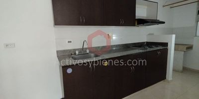 Arriendo apartamento en el sector de envigado, con un área de 76 mt2 cuenta con 3 alcobas, 3 closets, 2 baños, sala comedor, cocina integral, red de gas, balcón y parqueadero privado. Arrienda Activos y Bienes, Inmobiliaria experta en administración, arrendamiento y venta de apartamentos, casas, locales, bodegas y oficinas en el Oriente Antioqueño, Medellín y toda el área Metropolitana. Información sujeta a cambios. Las imágenes de muebles, enseres, decoración y demás elementos son una referencia.