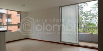 Te ofrecemos este exclusivo apartamento ubicado en El Poblado, uno de los sectores más privilegiados de Medellín. Su área, distribución y buena iluminación hacen de este inmueble un espacio ideal para vivir.

Situado en la zona residencial cerca al Centro Comercial Santa Fe, cercana a vías principales, a zonas comerciales y con gran facilidad de acceder a transporte público. 

Apartamento Duplex con área de 120m² en unidad cerrada, con vigilancia y portería 24 horas. Tiene cocina integral con horno y campana, red de gas, zona de ropas aledaña y calentador de paso. 

Cuenta con 3 habitaciones, 1 vestier, 4 baños completos, sala comedor, 2 balcones con gran espacio y agradable vista. El material de los pisos es baldosa. 1 Parqueadero cubierto y cuarto útil. Piso 6 .

Estrato 6
Administracion: $ 840.000 Aprox
Impuesto Predial: $

La urbanización goza de variedad de comodidades para el entretenimiento, como, zonas húmedas, juegos infantiles, gimnasio, salón social y parqueadero de visitantes.  

Para más información, ¡Comunícate Ahora!

*NOTA ACLARATORIA: Puede haber diferencias en las áreas suministradas en esta publicación, al momento de la negociación se deben verificar por escrituras públicas debidamente registradas
