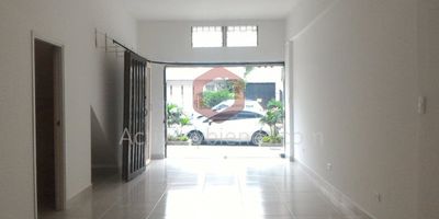 Local en arrendamiento a una cuadra de la estación Rosales de Metro Plus, 40 metros, un baño y cocineta.
Información sujeta a cambios. Las imágenes de muebles, enseres, decoración y demás elementos son una referencia.
Arrienda Activos y Bienes, Inmobiliaria experta en administración, arrendamiento y venta de apartamentos, casas, locales, bodegas y oficinas en el Oriente Antioqueño, Medellín y toda el área Metropolitana.