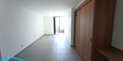 ¡Conoce el inmueble!Tenemos espacios de lunes a viernes (9:00-11:30 / 14:00-17:30) y sábados (9:00-12:30).
Apartaestudio ubicado en el Edificio 7ma, sobre calle principal de La Estrella. Inmueble nuevo, con excelentes acabados y buenas iluminación. Cercano a todas las rutas de transporte. Zona segura. 
Observaciones: Citas de visita disponibles a partir del 07 de diciembre de 2025.
¿Tienes alguna inquietud? Comunícate al 314 - 278 - 3821.